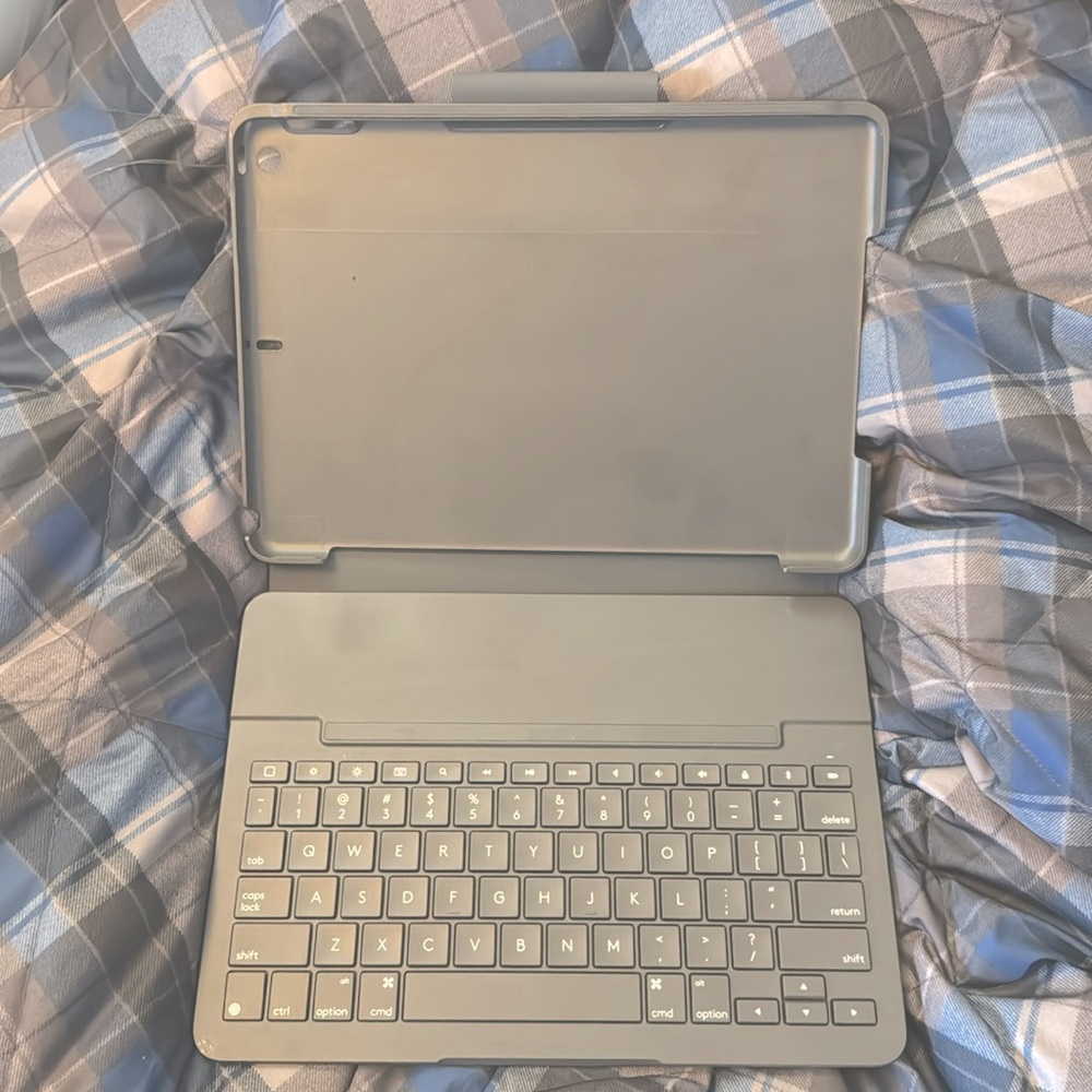 Logitech SlimFolio for Apple iPad 9th Gen - Wireless + Logi Stylus